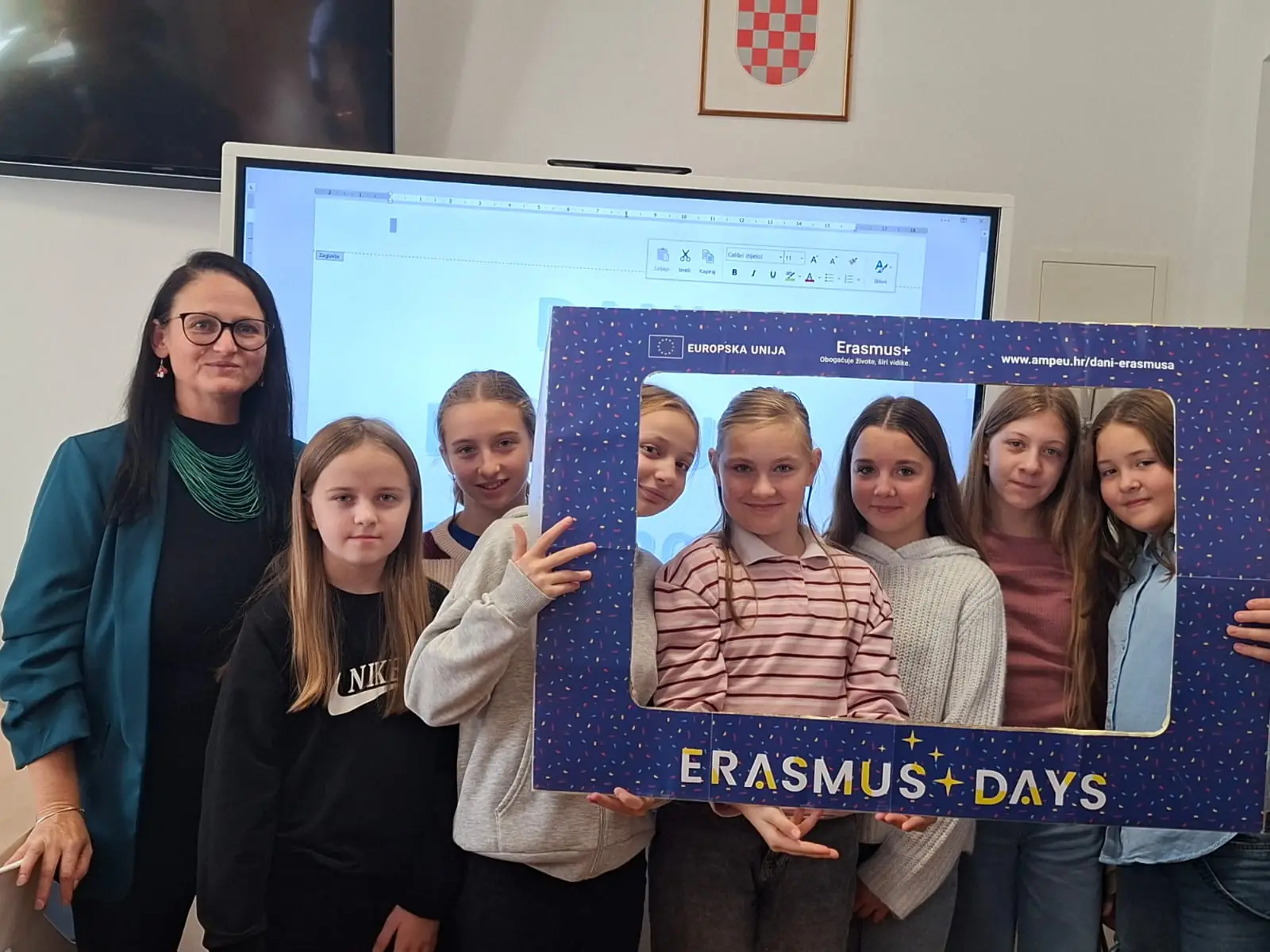 Obilježen Tjedan Erasmusa u OŠ Mate Lovraka: „Učimo i rastemo za vještine budućnosti”